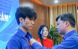 T.Ư Đoàn trao tặng Huy hiệu 'Tuổi trẻ dũng cảm' cho nam sinh Bách Khoa cứu người trong đám cháy ở Lĩnh Nam