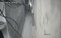 Vụ cháy nhà trên đường Lĩnh Nam: Xuất hiện clip sự cố lao động tại công trình đang xây dựng bên cạnh, gây tia lửa điện