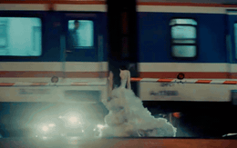 Cô dâu xách váy đi trên phố cũng hot rần rần, hoá ra là mỹ nhân Việt duy nhất được báo Hàn tung hô "tình đầu quốc dân"