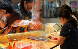 Quyết tâm mua vàng: Khi các “bà dì” quanh năm lo việc bếp núc đầu tư, kiến thức “bằng 0” vẫn khiến khối người phải nể!