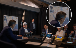 Nhà Trắng tung ảnh giữa lúc không kích Iran: Tấm bảng sau lưng ông Trump bị MXH đồn 'lộ dữ liệu nhạy cảm'