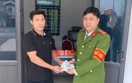 Phát hiện loạt tiền mặt 500k nằm chơ vơ bên đường, công an mời người đàn ông SN 1987 lên làm việc
