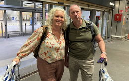 Trải nghiệm hãi hùng của những hành khách được lên chuyến bay đầu tiên giải cứu khỏi UAE