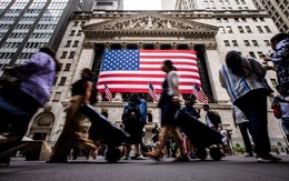 Nền kinh tế số 1 thế giới chịu áp lực chưa từng có: Lạm phát sẽ tăng gấp đôi, làn sóng đóng băng tuyển dụng bóp nghẹt gần 170 triệu lao động