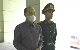 Cảnh dẫn giải cựu Thứ trưởng Hoàng Văn Thắng cùng đồng phạm đến tòa