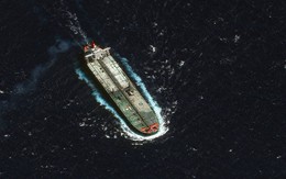 Vừa đón tàu dầu Nga, Cuba lại chứng kiến tàu chở hơn 15.000 tấn hàng viện trợ ung dung cập bến Havana, không phải từ Mỹ hay Iran