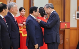 Tổng Bí thư Tô Lâm trao tặng Huân chương Quân công hạng nhất cho Thủ tướng Phạm Minh Chính