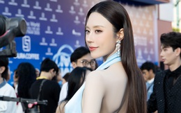 Nàng hậu khoe lưng trần quyến rũ, vòng eo “con kiến”, đọ dáng bên Hoa hậu Ý Nhi, visual tràn màn hình