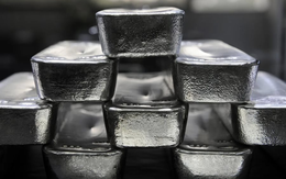 Quỹ bạc lớn nhất thế giới do BlackRock quản lý ngắt mạch bán ròng, đảo chiều "gom" gần 80 tấn