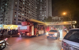 Cháy căn hộ tầng cao ở chung cư HH Linh Đàm: Khói đen cuồn cuộn, 1 người ngạt khói phải nhập viện