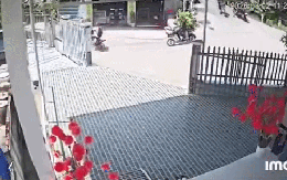 Chủ nhà mở toang cổng để “đón” khách lạ thường xuyên lao xe vào tận cửa: Hé lộ chuyện phía sau