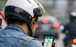 Đeo tai nghe để Google Maps chỉ đường khi tham gia giao thông có bị xử phạt không?