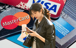 So sánh Thẻ tín dụng và Thẻ ghi nợ: Người chi tiêu “chưa tốt” nên dùng thẻ nào?