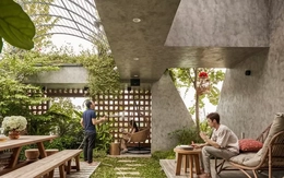 Ngôi nhà hướng Tây với 'lớp áo' bao bọc bằng gạch đỏ