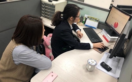 Chuyển khoản 22 tỷ đồng cho bạn vay, 3 tiếng sau người phụ nữ nhận được cuộc gọi của cảnh sát: "Chúng tôi đang giữ 5,9kg vàng của cô"