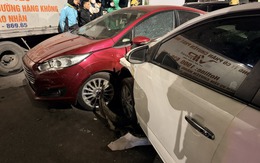 Ô tô tông liên hoàn hàng loạt xe trên phố Hà Nội, nhiều người bị thương