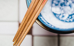 Gia đình 4 người lần lượt qua đời vì ung thư: Đũa có 2 dấu hiệu này có thể thành “ổ độc tố”, ăn phải 1mg cũng đủ gây bệnh