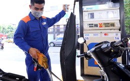 Hoả tốc: Doanh nghiệp xăng dầu được điều chỉnh giá ngay khi biến động 7%, RON 95 tăng 4.700 đồng/lít
