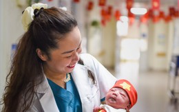 Tiếng khóc 1,1kg và khoảnh khắc nín thở giữa hai sinh mạng của nữ bác sĩ