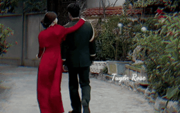 Clip HOT: Chồng Đại uý bế Hoà Minzy bằng 1 tay, cả thế giới cứ để anh lo!