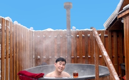 Chuyến du lịch đầy bất ổn của nam ca sĩ sở hữu nhà hơn 2.000 cây vàng, cầu nguyện xin về nước an toàn