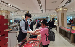 Mang số vàng trị giá 190 triệu đồng đi bán, người phụ nữ chết lặng khi cửa hàng nói “Tất cả đều là giả”: Cảnh sát vào cuộc điều tra