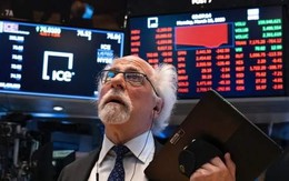 Dow Jones đang hồi trong ngày giá dầu vọt trên 100 USD/thùng