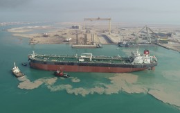 Cách Iran nửa vòng trái đất, người dân quốc gia này vẫn hứng chịu loạt cú sốc từ giá dầu dù chính Tổng thống của họ ra lệnh nã tên lửa vào Tehran