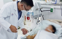 Ăn cá ủ chua, 3 học sinh cùng nhà ở Đà Nẵng nhập viện cấp cứu, có trường hợp hôn mê