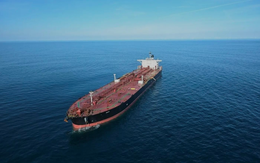 Tuyên bố sẽ điều hải quân mang vũ khí lên tàu Nga, một quốc gia châu Âu vẫn đứng im nhìn hàng chục tàu Moscow chở gần 4 triệu tấn dầu ung dung đi qua