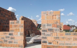 Bỏ 400 triệu xây nhà ở quê để nghỉ hưu, 1 năm sau phải quay lại thành phố: 3 bài toán tài chính nhiều người chưa tính hết