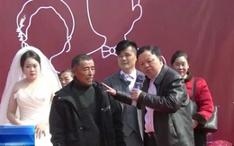 Bố vợ trả lại 700 triệu đồng sính lễ ngay trong đám cưới, chú rể đem tiền làm 1 việc khiến nhiều người bất ngờ