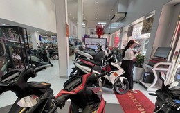 Tiêu thụ xe máy điện tăng sốc, doanh số xe xăng chững lại