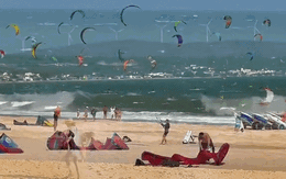 Bãi biển ở địa phương miền Trung đang nổi được du khách khen ngợi: "Như trong phim điện ảnh!"