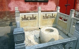 Vì sao giếng ở Tử Cấm Thành chứa đầy châu báu nhưng không ai dám lấy?