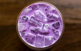 Các chuỗi đồ uống toàn cầu chạy đua thử nghiệm 'matcha mới': Màu tím, ‘ăn ảnh’ mạng xã hội và là nguyên liệu quen thuộc tại Việt Nam