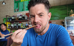 Vừa vào quán ăn Việt Nam đã đòi xin "nước mắt", khách Tây khiến cả quán xôn xao