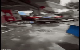 Lấy trộm xe Mercedes gia đình đi thuê, cậu bé 12 tuổi gây tai nạn khiến ít nhất 3 người tử vong