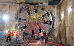 Cỗ máy 850 tấn hoàn tất xuyên qua 4km lòng đất: Tin vui sắp đến cho hàng triệu người dân Thủ đô