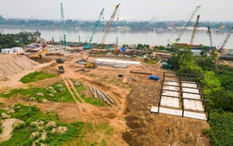 Đại công trường cầu Tứ Liên bắc qua sông Hồng sau gần 1 năm thi công