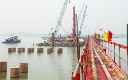 Cận cảnh công trường cầu Thượng Cát 8 làn xe vượt sông Hồng