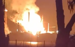Úc: Nổ lớn và hỏa hoạn tại nhà máy lọc dầu, lực lượng cứu hỏa bất lực