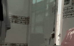 Shipper tự mở cửa phòng trọ của cô gái, ném 1 thứ vào trong: Sự thật mối quan hệ của cả 2