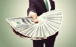 Cựu cán bộ Hải quan cầm 5 tỷ đồng 'chạy' tại ngoại cho giám đốc doanh nghiệp