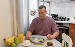 Người cao tuổi ăn trứng vào buổi sáng: 4 cải thiện rõ rệt về sức khỏe và trí não