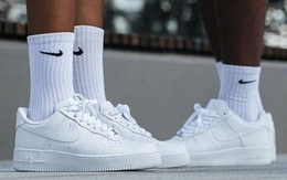 Mẫu giày "nồi đồng cối đá" từ năm 1982 bây giờ người ta vẫn đi đầy đường, thậm chí còn thành giày cưới