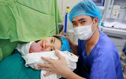 Kỳ tích tại BV Phụ sản Hà Nội: Hai trẻ song sinh chào đời cách nhau 13 tuần