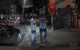 Hà Nội: Tài xế taxi bị người lái xe Mercedes đánh xây xẩm mặt mày sau va chạm giao thông