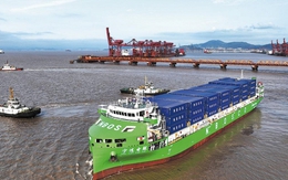 Trung Quốc công bố cỗ máy "cõng container" trên biển gây chấn động: Không chỉ mạnh mà còn thông minh!