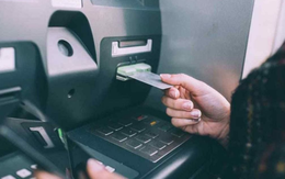 Cụ ông đi rút tiền thì phát hiện 1,2 tỷ đồng trong tài khoản đã âm thầm bị chuyển đi: Công an lập tức vào cuộc điều tra